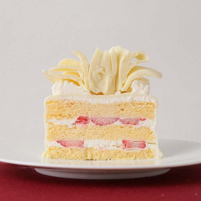 【Cake.jp限定】パティシエ自慢の白いバラのケーキ フルールドネージュブラン 3号 5