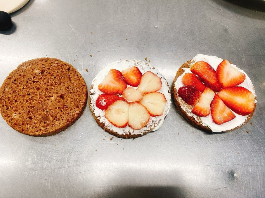 卵、不使用の生クリームデコレーション 4号12cm 4