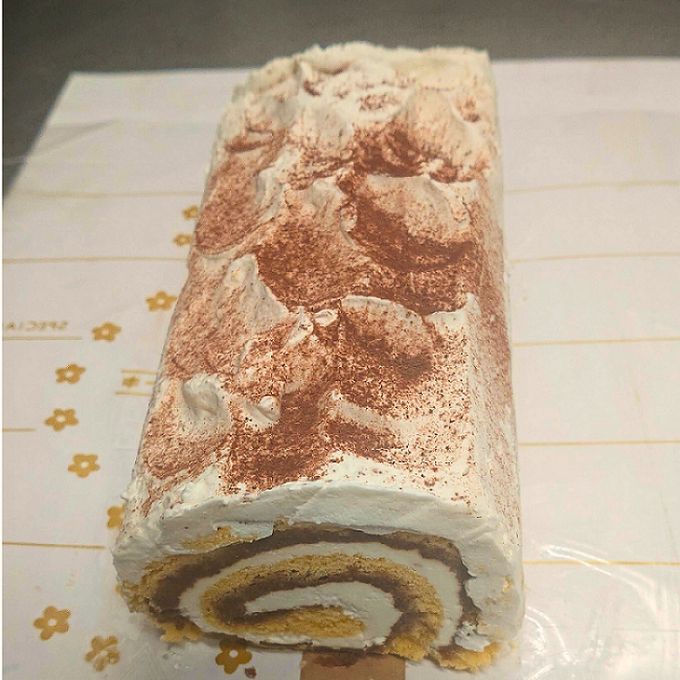 ふんわりチーズケーキ(６号 18cm) ＆ ティラミスロール(17cm) セット 2