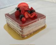 ～ルミリュウ特製季節のフルーツを贅沢に~ショコラフランボワーズマカロン  7