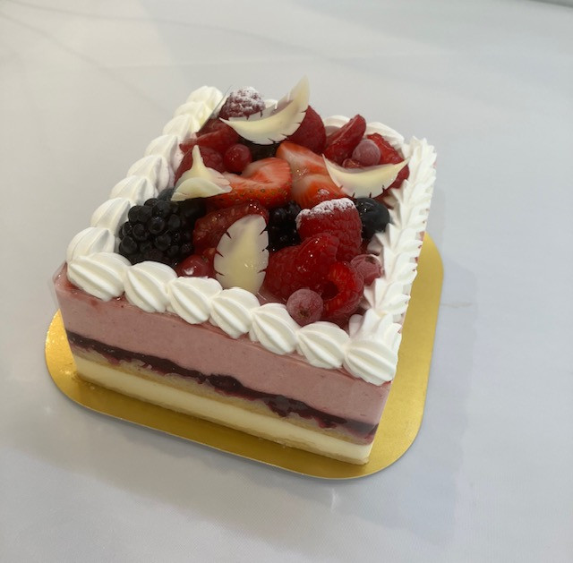 宗sou HUTSCHENREUTHER ミラベル ケーキプレート5客セット フッチェンロイター ミラベル ティーカップ＆ソーサー 2客 - メルカリ