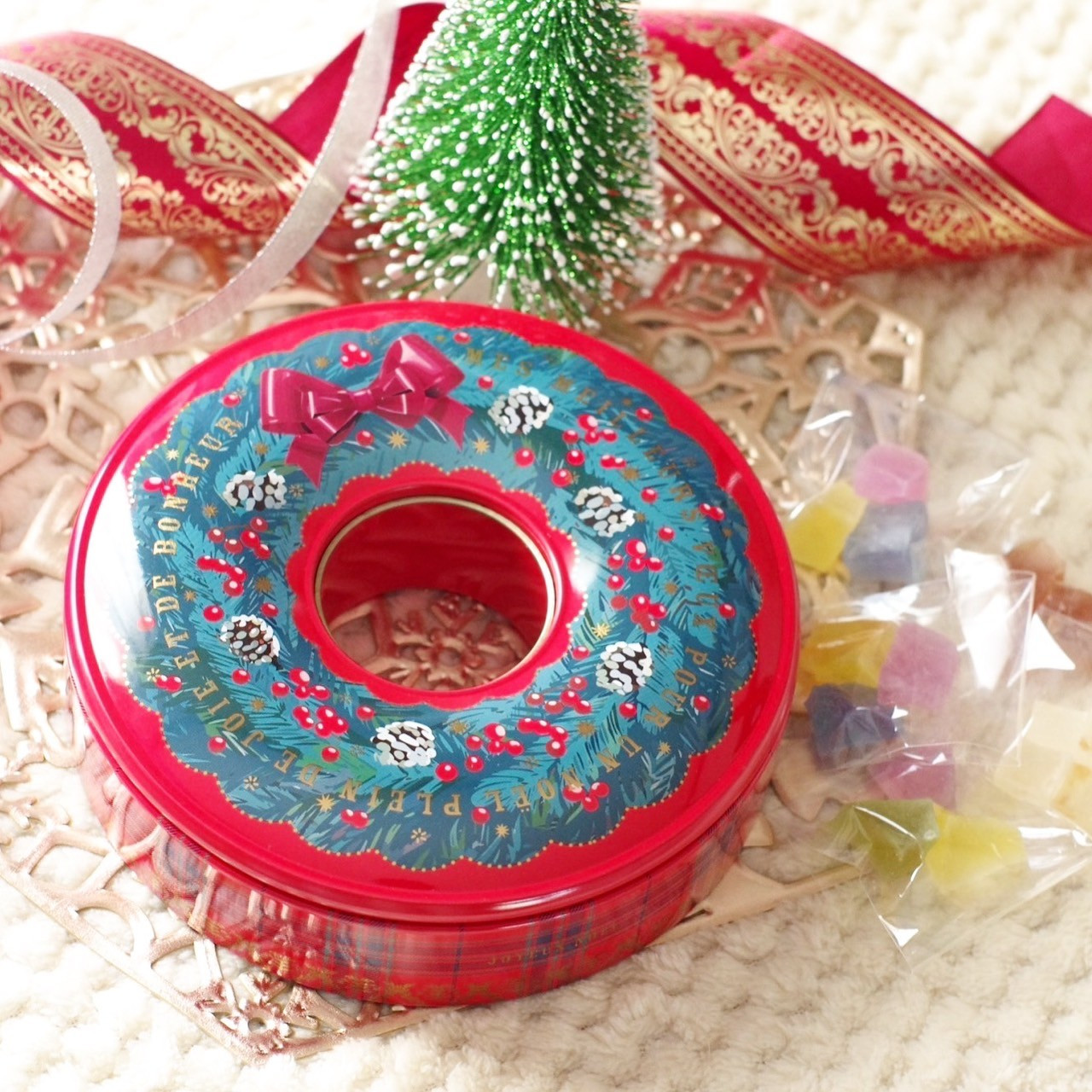 クリスマス限定】3種の琥珀糖入り・リース缶ギフト（魔法の琥珀