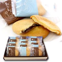 初島ろまんす（生チョコ入りクッキー）／しっとりサブレ（スイートチョコの黒9枚・ホワイトチョコの白9枚）