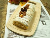 渋皮栗のモンブランロール 1