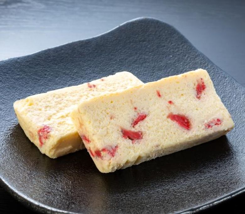 奈良県産古都華使用苺のチーズケーキ 1