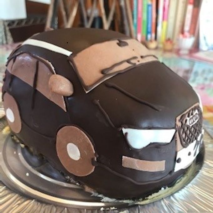 チョコレート仕上げ3D乗り物立体型ケーキ 5号 2