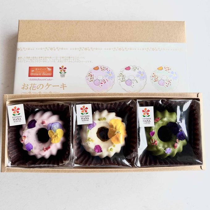 3種類のお花のケーキを詰め合わせました。 2