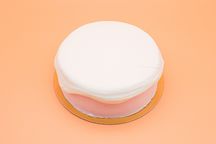 すっぴんケーキS™️ ジェノワーズデコレーションケーキ「ストロベリー」  ※フルーツトッピングなし 5号サイズ【冷凍便】 4