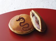 お年賀セット 紅白羽二重餅＆紅白羽二重餅入りどら焼き（辰の焼き印付）詰合せ 2