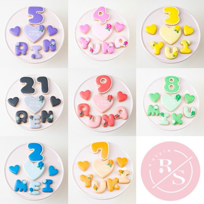 薔薇デザインプレートセット♪アイシングクッキーセット（プレート＋装飾ハート2つ）＋でお好きなアルファベットや数字をお選びください。オリジナルメッセージ可。全8色。誕生日や記念日、推しのお祝いなどにオススメ《アルファベット・数字：12枚》 1