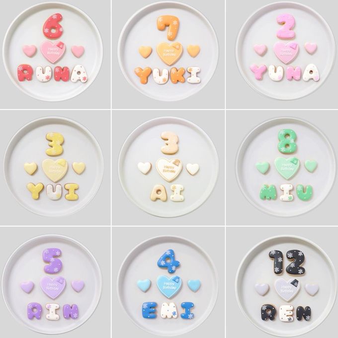 雪だるま＆雪の結晶デザイン プレートセット♪アイシングクッキーセット（プレート＋装飾ハート2つ）＋でお好きなアルファベットや数字をお選びください。オリジナルメッセージ可。全9色。誕生日や記念日、推しのお祝いなどにオススメ《アルファベット・数字：4枚》 1