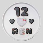 さくらんぼデザイン プレートセット♪アイシングクッキーセット（プレート＋装飾ハート2つ）＋でお好きなアルファベットや数字をお選びください。オリジナルメッセージ可。全9色。誕生日や記念日、推しのお祝いなどにオススメ《アルファベット・数字：12枚》 8