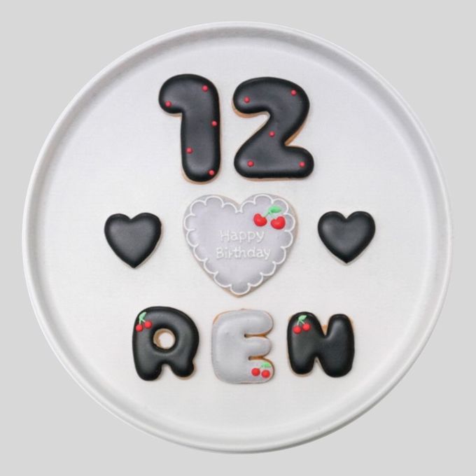 さくらんぼデザイン プレートセット♪アイシングクッキーセット（プレート＋装飾ハート2つ）＋でお好きなアルファベットや数字をお選びください。オリジナルメッセージ可。全9色。誕生日や記念日、推しのお祝いなどにオススメ《アルファベット・数字：12枚》 8