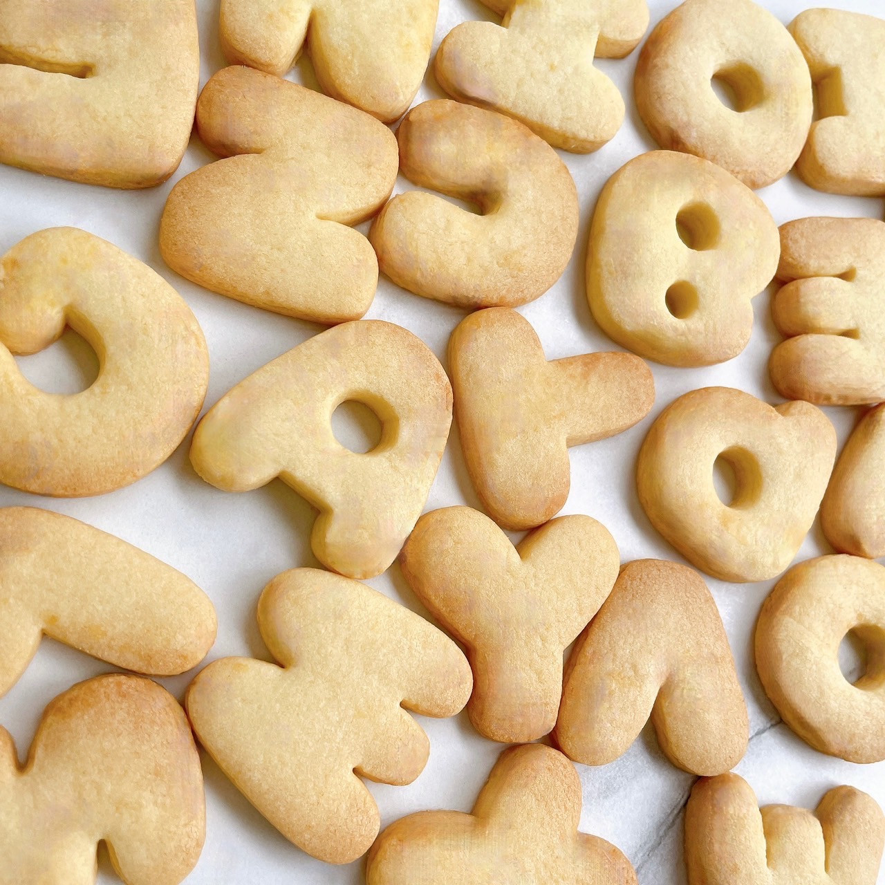 ◻︎プレーンアルファベットクッキー 1枚《お好きにデザイン