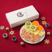 【クリスマス限定特別仕様】【金箔が乗った高級フルーツ大福8個セット】杵つき製法でもっちもちの高級フルーツ大福8種】 新食感！と旬のフルーツの甘み引き出す金沢産の特製白あんのハーモニーをどうぞ！クリスマス2022 お寝坊サンタSALE