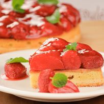 苺のコンポート タルト ケーキ 6号 6人～8人分 直径19cm 約720g 「選べる飾り：バースデー クリスマス 」 