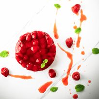 苺のコンポート タルト ケーキ 4号 直径12cm 2人～3人分 約280g「選べる飾り：バースデー クリスマス 」 バレンタイン2026  