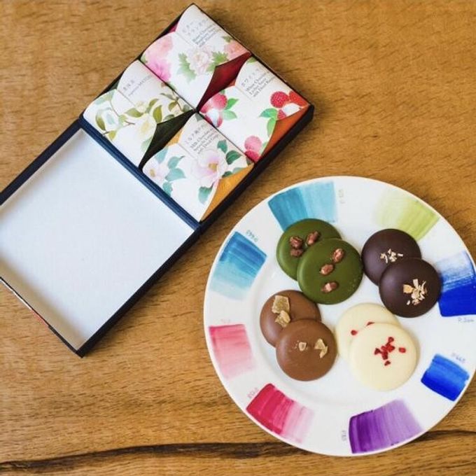 【京都祇園・洋菓子ぎをんさかい】《期間限定》アールショコラパレ 紺箱12枚入 2