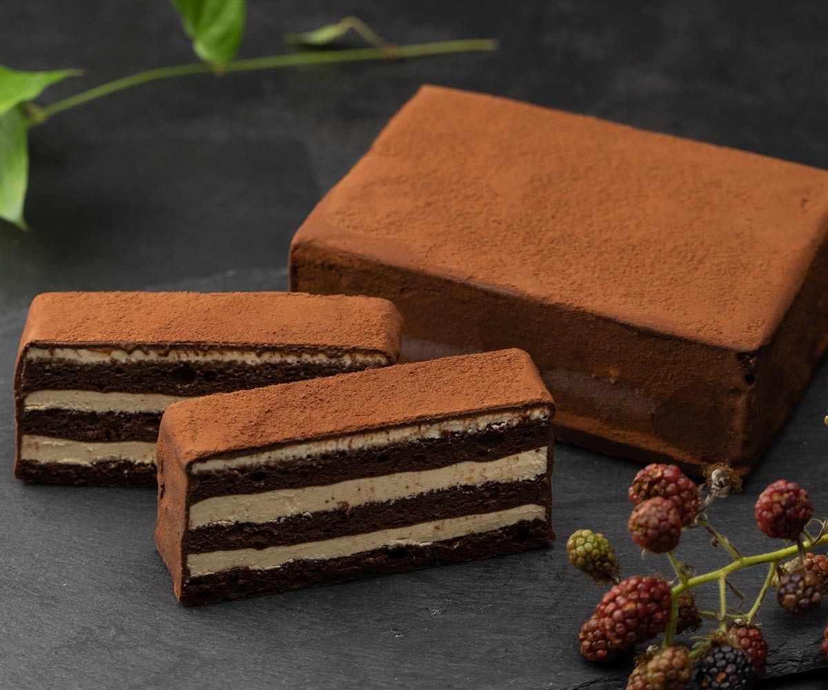 究極のチョコケーキ〉丸ごと一個でも糖質8.3g！予約一ヶ月半