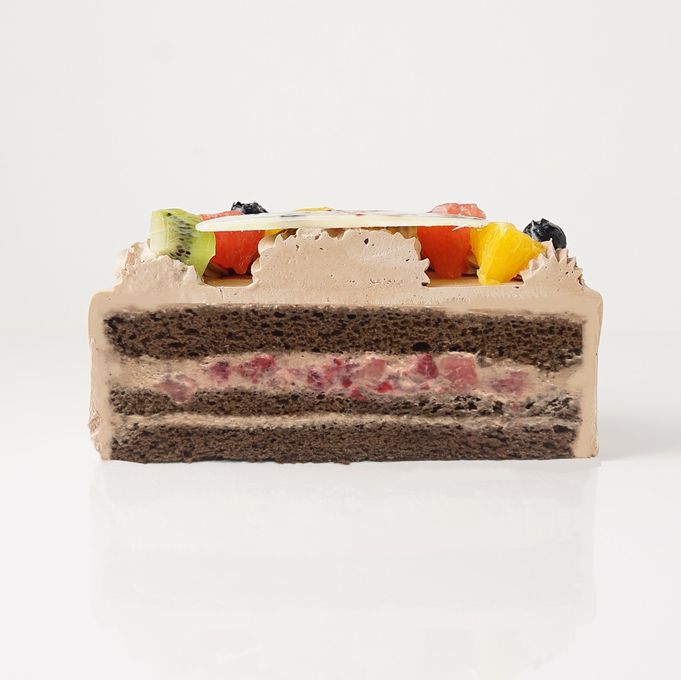 みずみずしいフルーツが乗った写真ケーキ チョコ生クリーム 5号 3～5名様向け 4