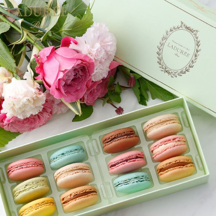コフレ・ アンタンポレル マカロン12個入り（LADUREE）