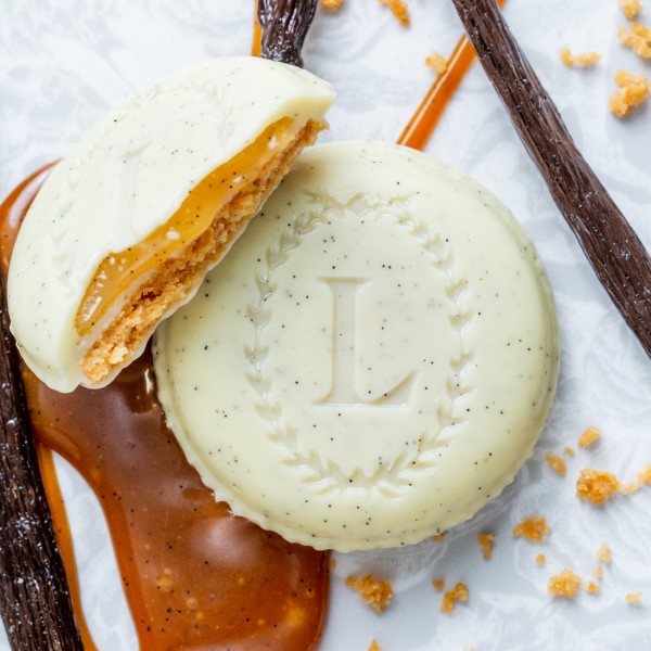 ラデュレ】ウジェニー 12個入り バレンタイン2026（LADUREE） | Cake.jp