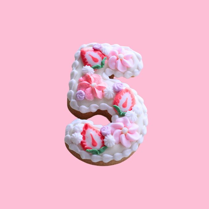 ストロベリーフラワーデコ数字クッキー 1