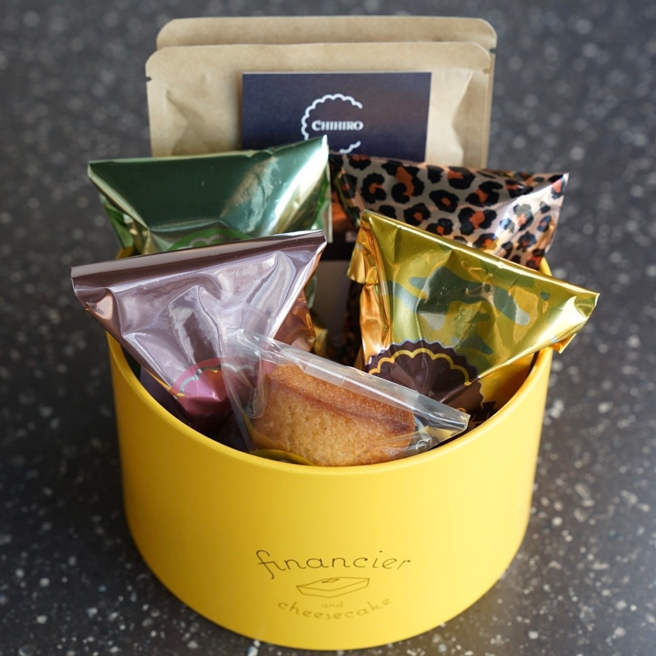 ちひろ菓子店】幸せの黄色フィナンシェギフトBOX（コーヒー入り