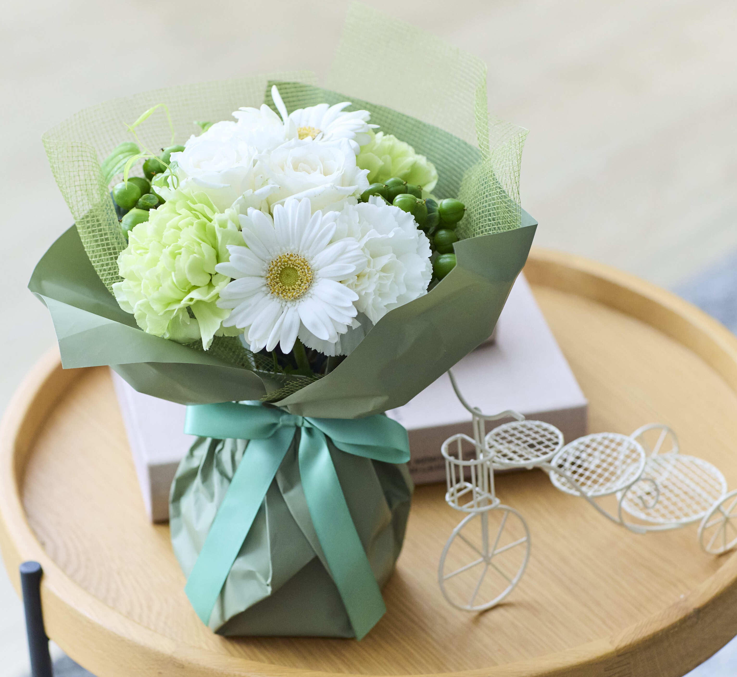 宿泊施設にお届け】そのまま飾れる 花束ブーケ(ホワイト) Sサイズ