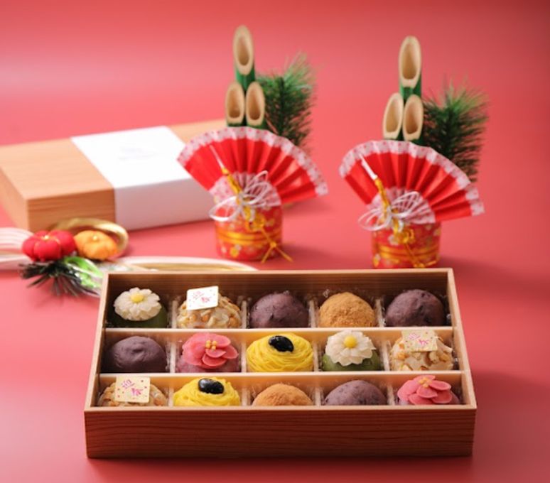 まだ間に合う！！【新年のおもたせに！】迎春おはぎ１５個入りギフトBOX《風呂敷包み》 2