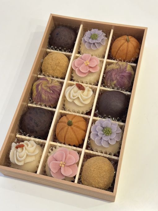 【１０月のおはぎ】１５個入りギフトBOX《風呂敷包み》  1