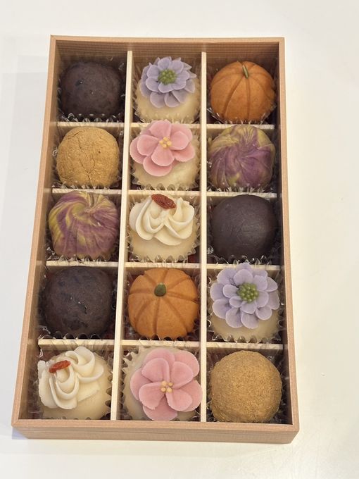 【１０月のおはぎ】１５個入りギフトBOX《風呂敷包み》  2