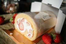 －冷蔵でお届け・いちご200ｇ－軽井沢高原完熟いちごの贅沢ロール 4