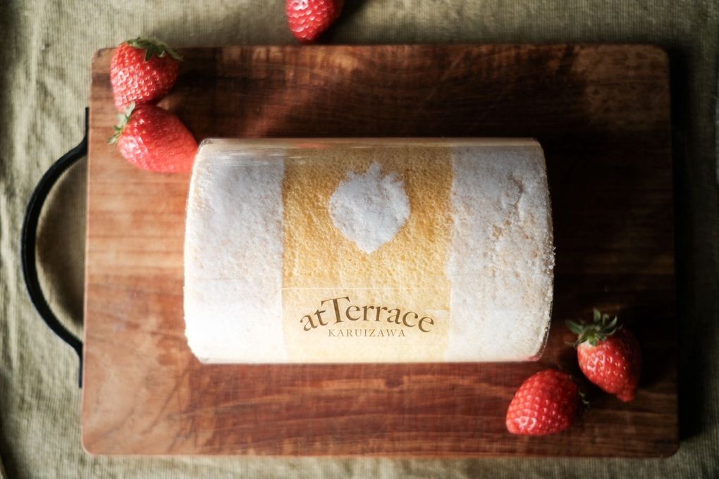 －冷蔵でお届け・いちご200ｇ－軽井沢高原完熟いちごの贅沢ロール 2