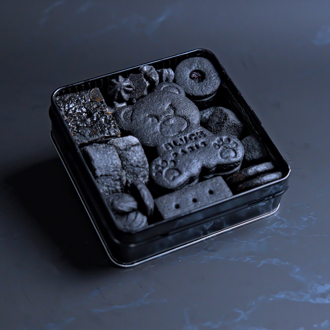 至高の9種が詰まった漆黒のクッキー缶（BLVCK PARIS） | Cake.jp
