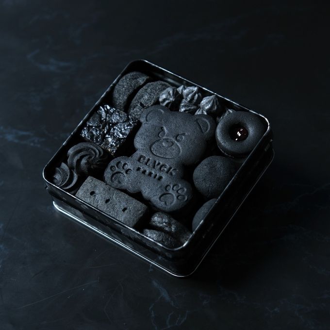 至高の9種が詰まった漆黒のクッキー缶：母の日2026 3