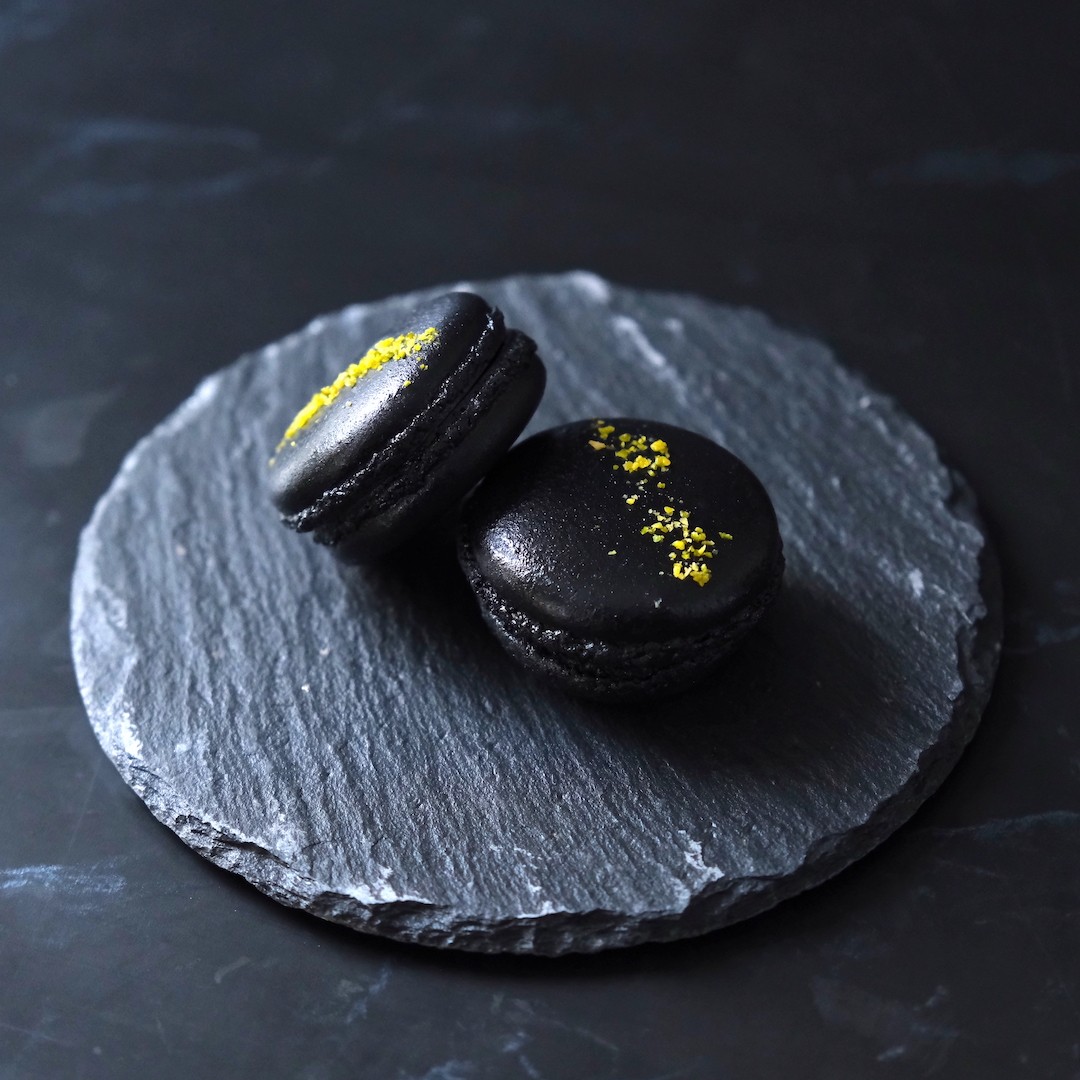 漆黒の美学が詰まったラグジュアリーマカロン5種セット：バレンタイン