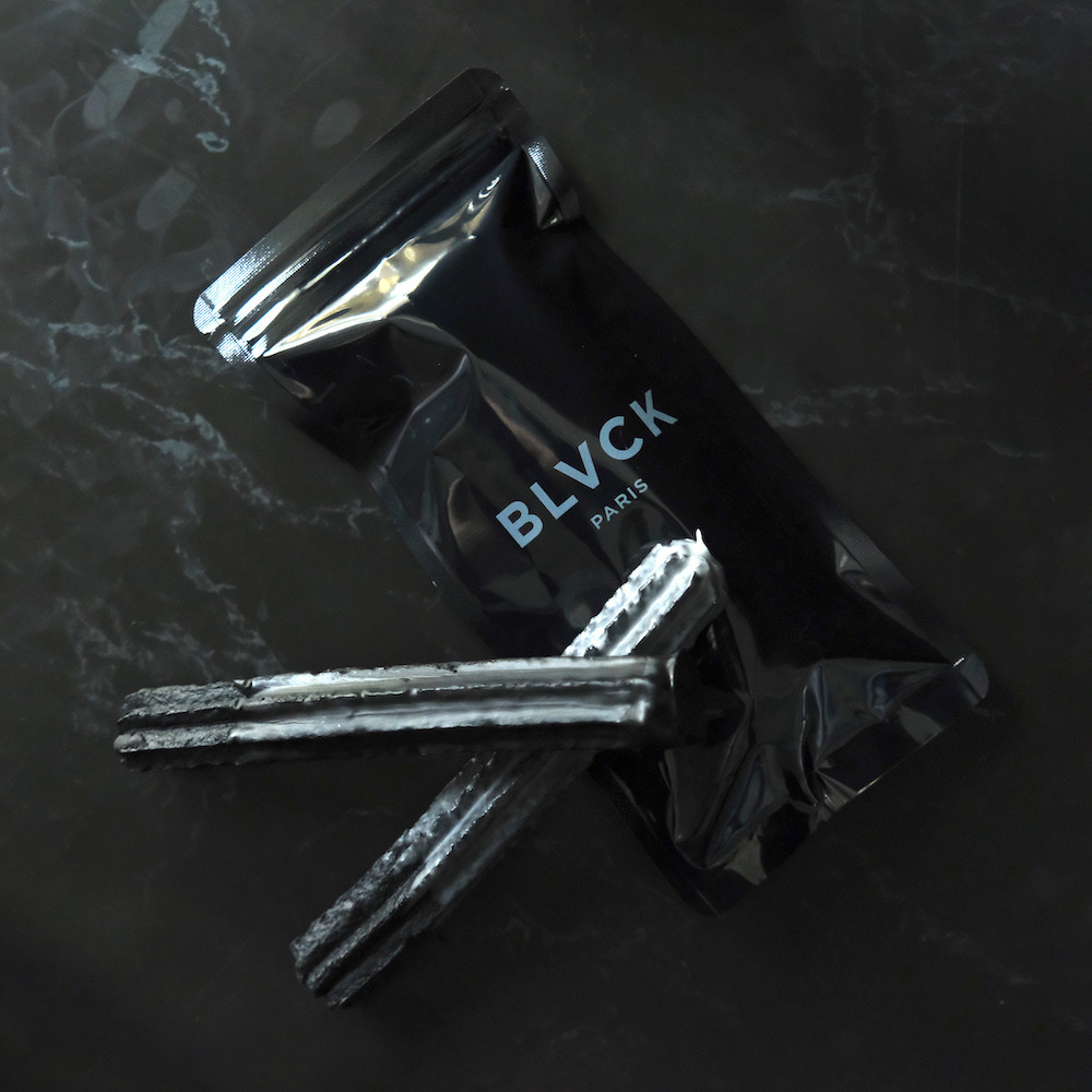 贅沢な黒のチュロス 2本セット（ショコラ＆シュガーマシュマロ