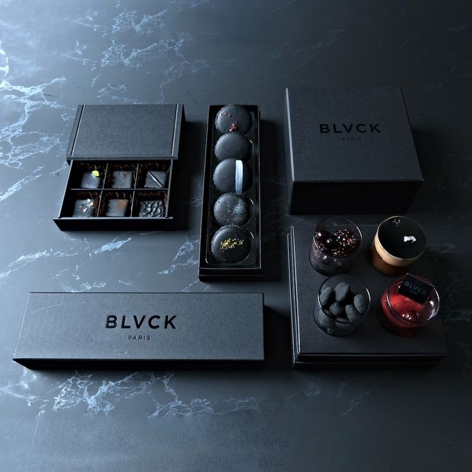 漆黒のアフタヌーンティーセット | ボンボンショコラ・マカロン・グラスデザート：バレンタイン2026 4