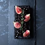 宝石箱のような黒いフルーツのチーズムースドリップケーキ 2