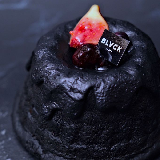【期間限定】真っ黒なクグロフ｜紅茶とシナモン香る、果実たっぷりの濃厚ケーキ：クリスマス2026 2
