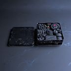 9種の香りが詰まった漆黒の薔薇のクッキー缶 5