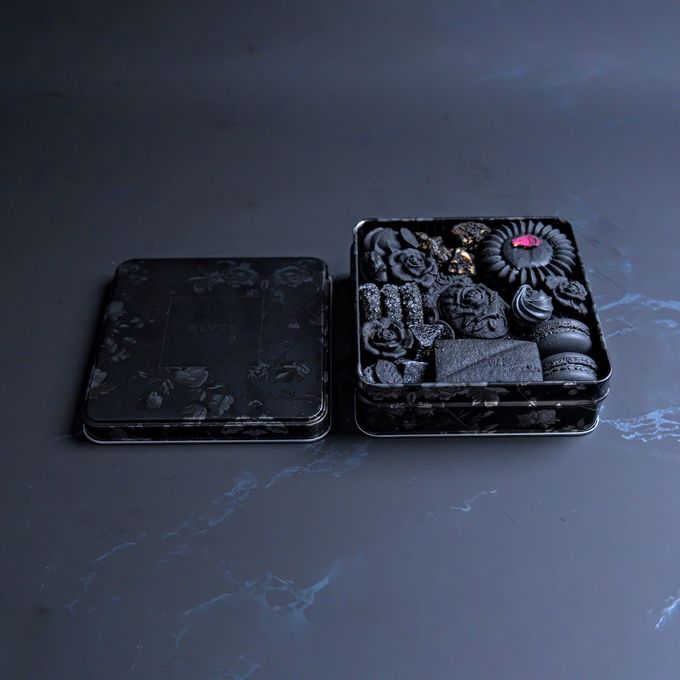 9種の香りが詰まった漆黒の薔薇のクッキー缶 5