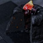 【期間限定】真っ黒なクグロフ｜紅茶とシナモン香る、果実たっぷりの濃厚ケーキ：クリスマス2026 4
