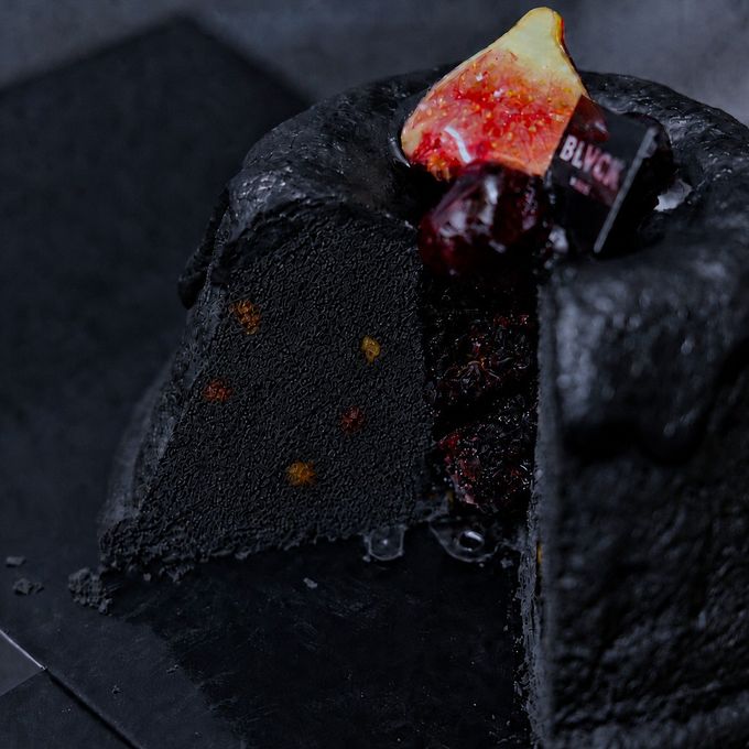 【期間限定】真っ黒なクグロフ｜紅茶とシナモン香る、果実たっぷりの濃厚ケーキ：クリスマス2026 4
