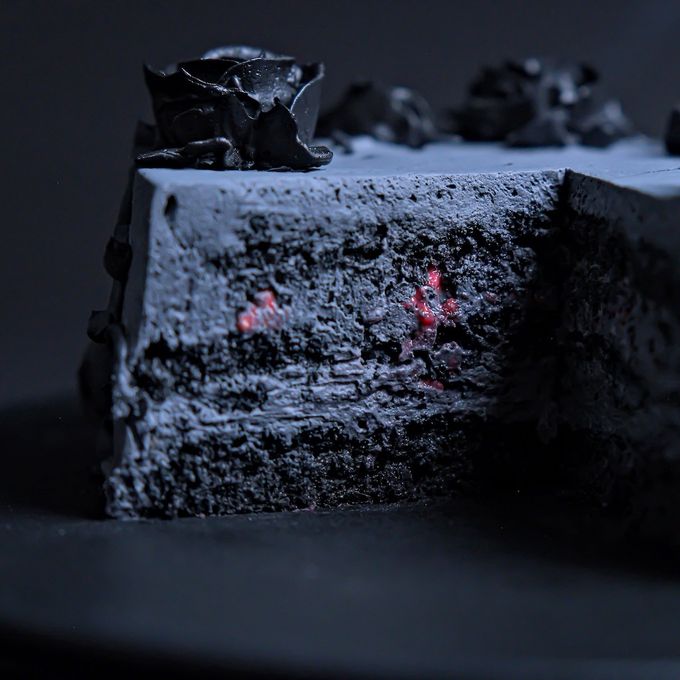 黒薔薇と黒荊が絡み合うショートケーキ 誕生日 4号サイズ 3