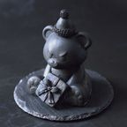 【期間限定】むすッとしたクマのケーキ：クリスマス2025 1