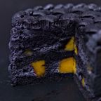【期間限定】秋のサツマイモの甘みを楽しむ漆黒のショートケーキ：ハロウィン2026 3