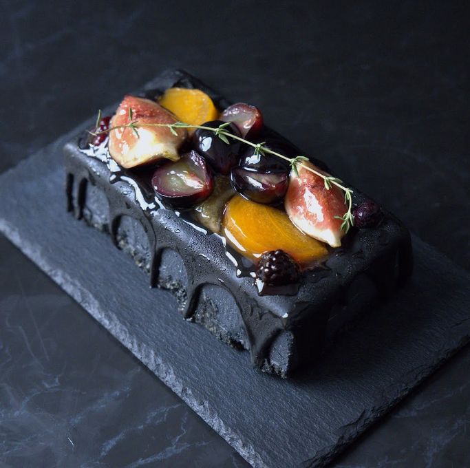 【期間限定】宝石箱のような秋のフルーツのチーズムースドリップケーキ 2