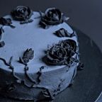 黒薔薇と黒荊が絡み合うショートケーキ 誕生日 4号サイズ 2